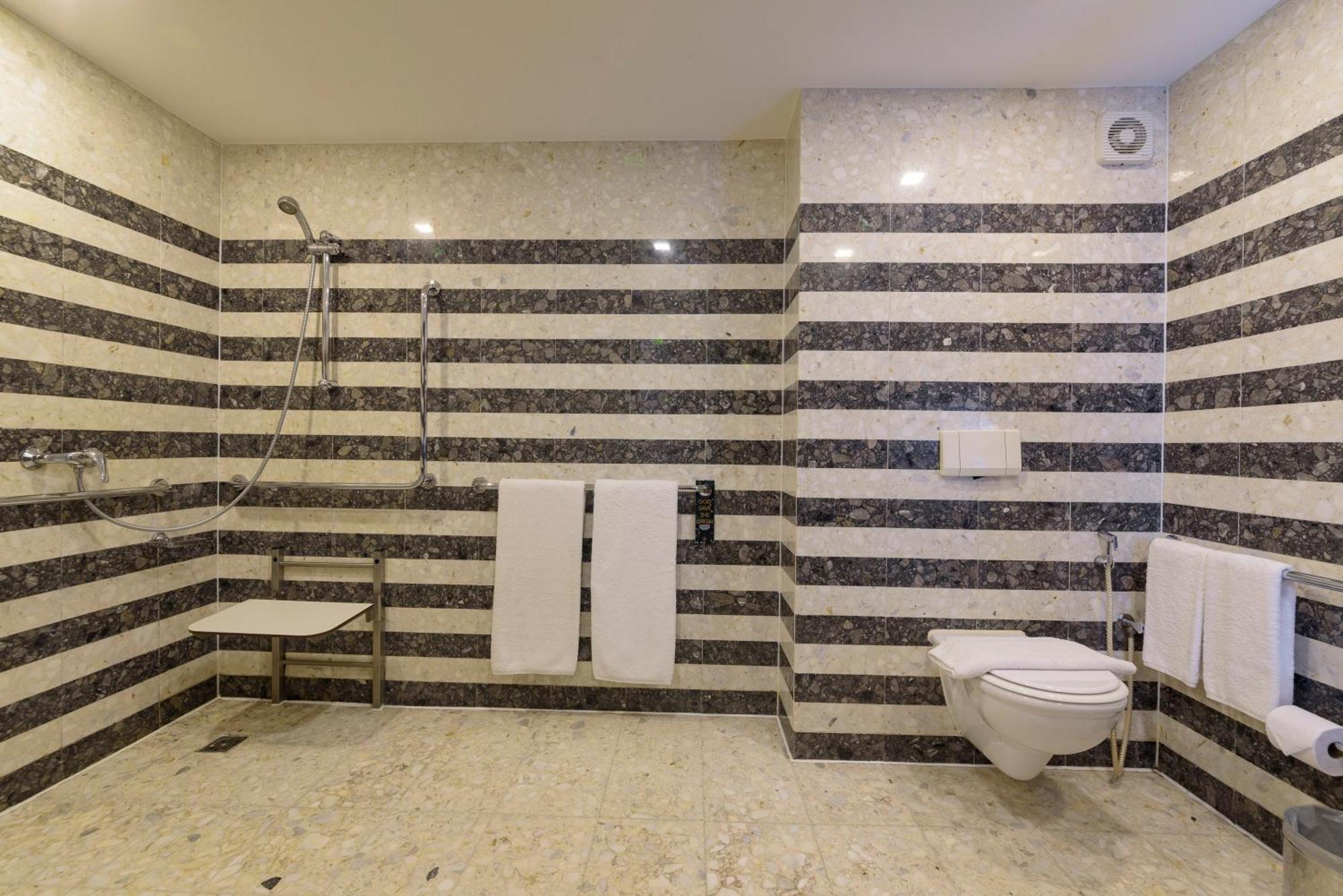 Отель Royal Tulip Brasilia Alvorada Номер фото A wet room